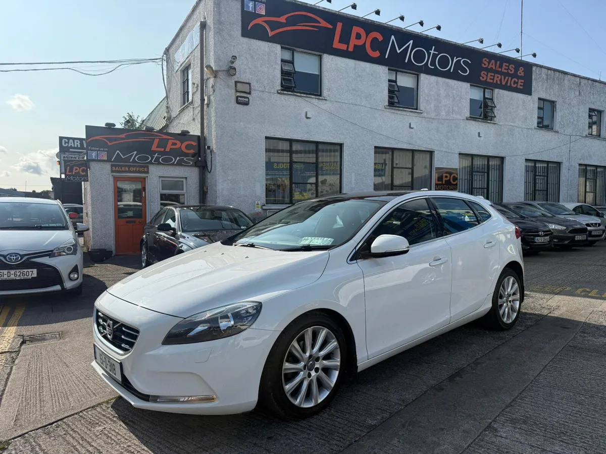 Volvo V40 2015 - Image 1
