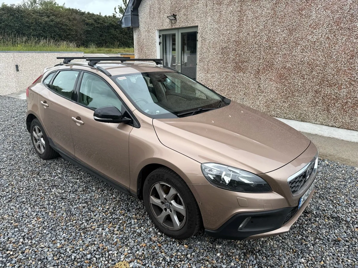 Volvo V40 Cross Country D4 1969cc Automatic - Image 2