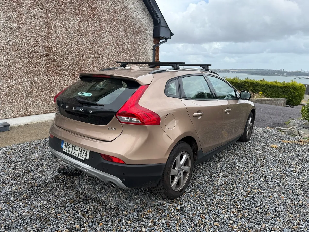 Volvo V40 Cross Country D4 1969cc Automatic - Image 3