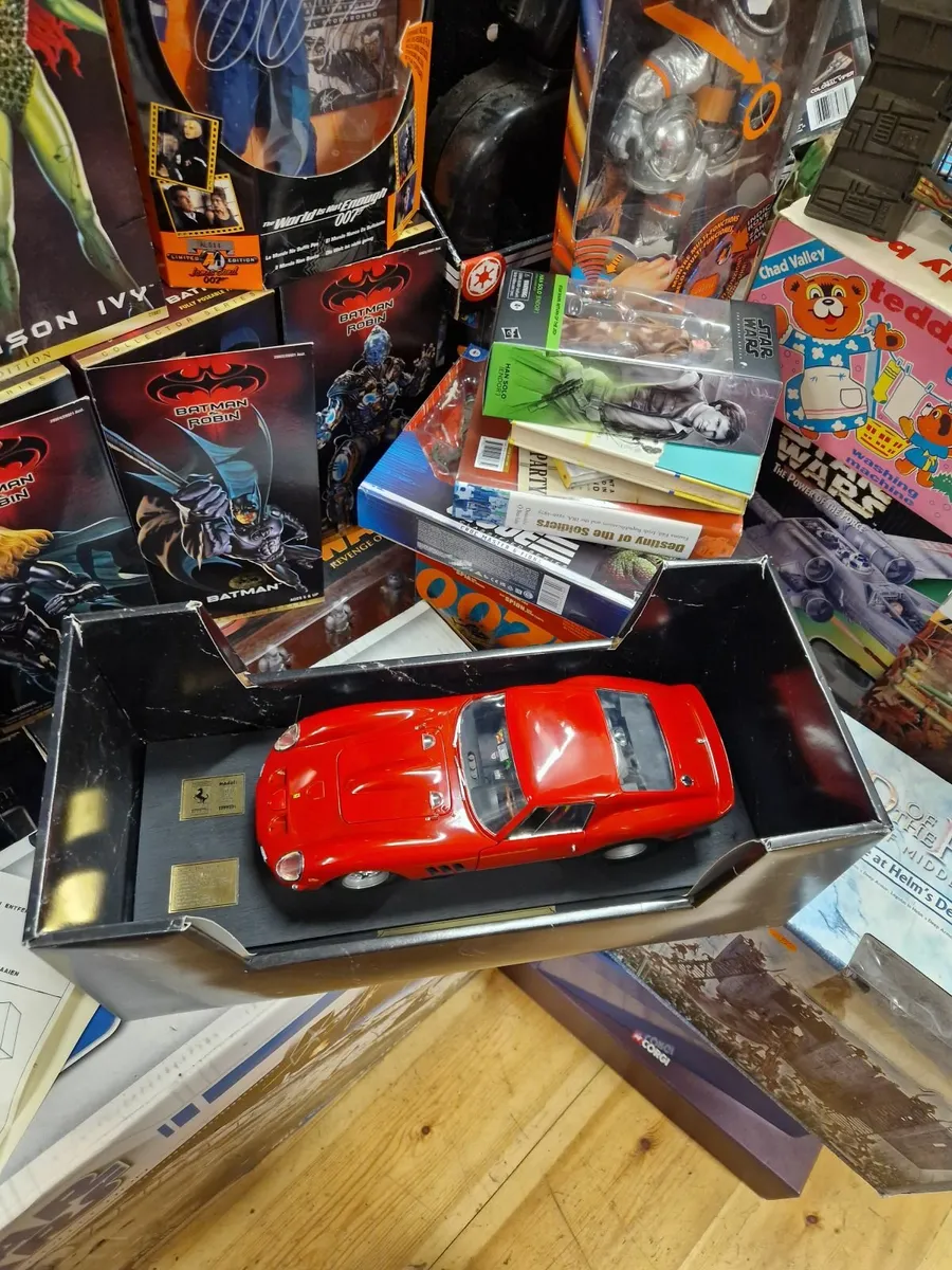 Corgi Revell 1:12 Ferrari GTO - Image 3