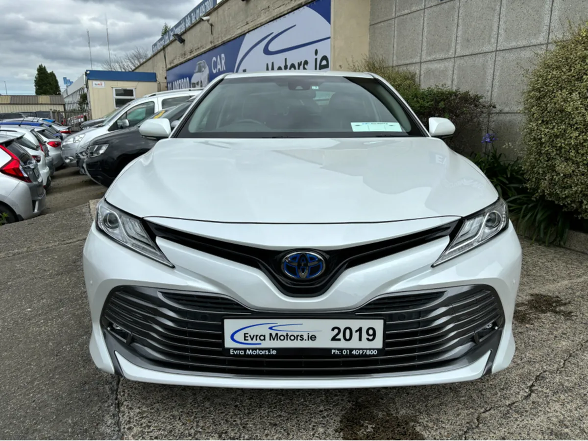 Toyota Camry AUTOMATIC 2.5 PETROL HYBRID //HIGH SP - Image 3
