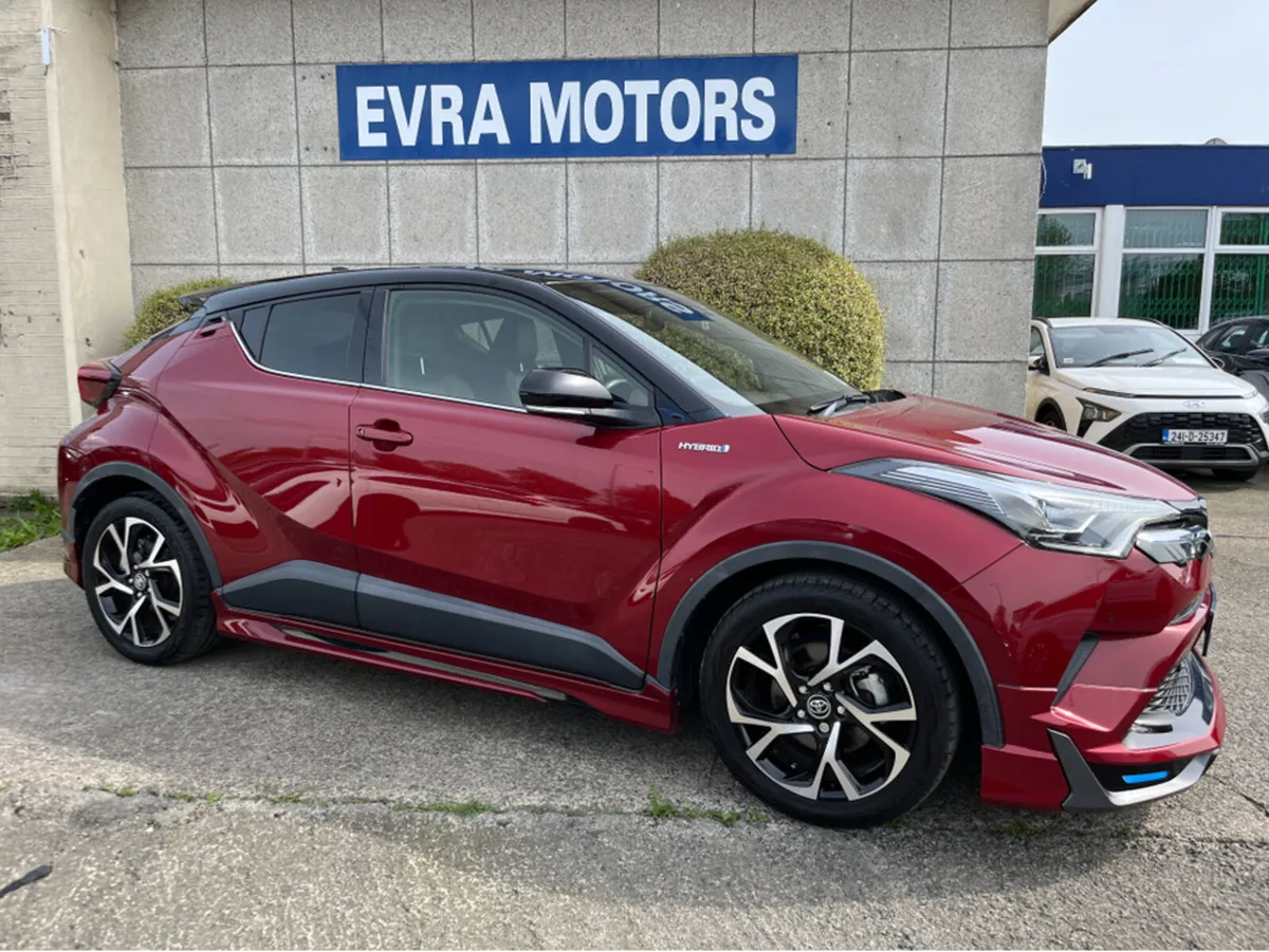 Toyota C-HR SOL MODELLISTA AUTOMATIC 1.8 PETROL HY - Image 3