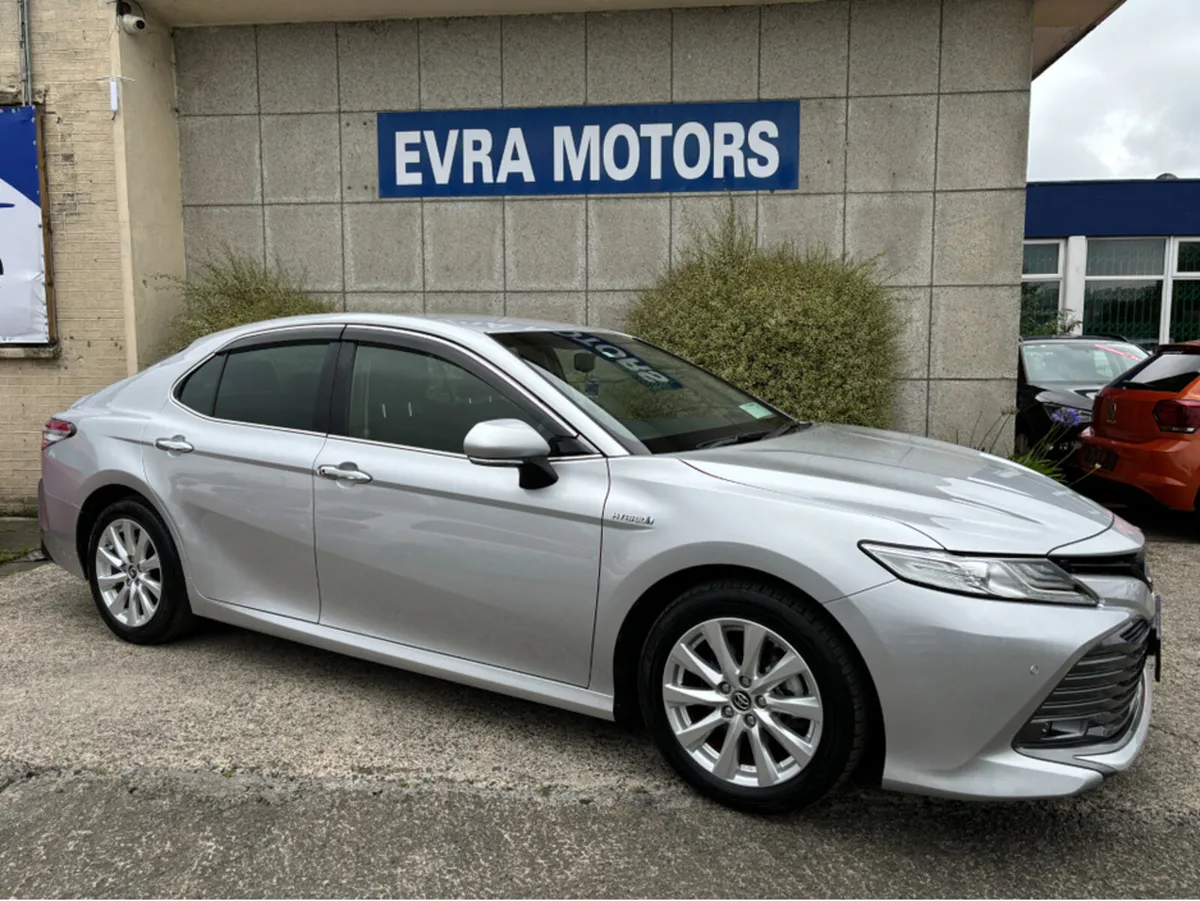 Toyota Camry 2.5 PETROL HYBRID AUTOMATIC //WINTER - Image 2