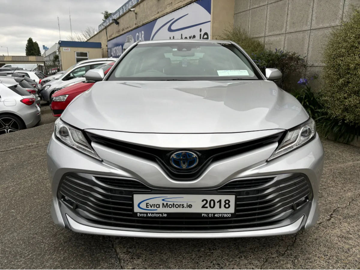 Toyota Camry 2.5 PETROL HYBRID AUTOMATIC //WINTER - Image 3