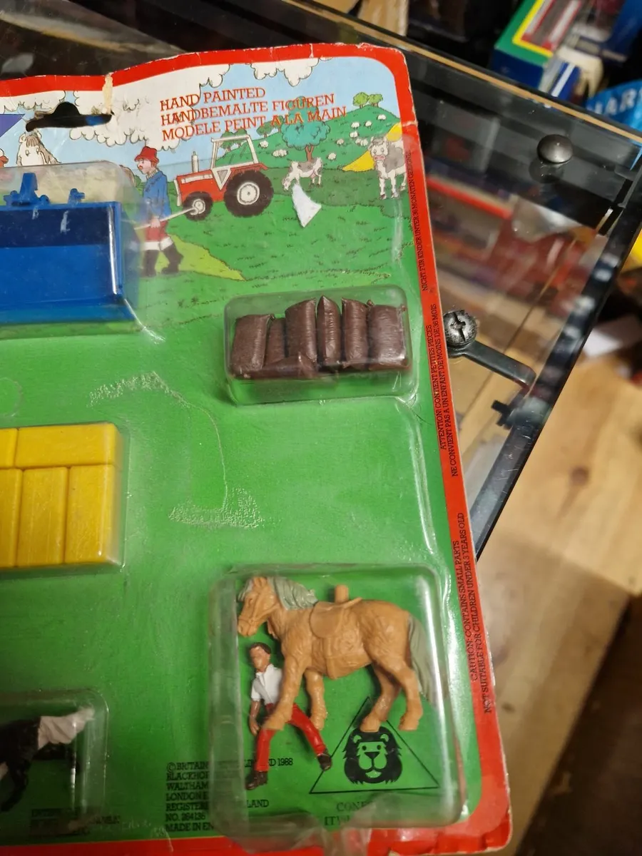 Britains Farm Accessories Set - Image 4