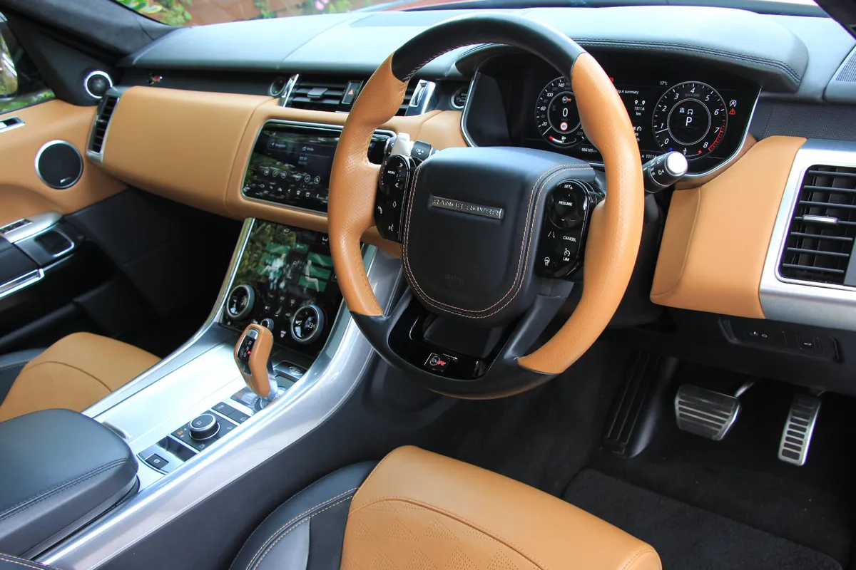 Range Rover SVR 5.0 V8 575Bhp * 1 owner - Image 4