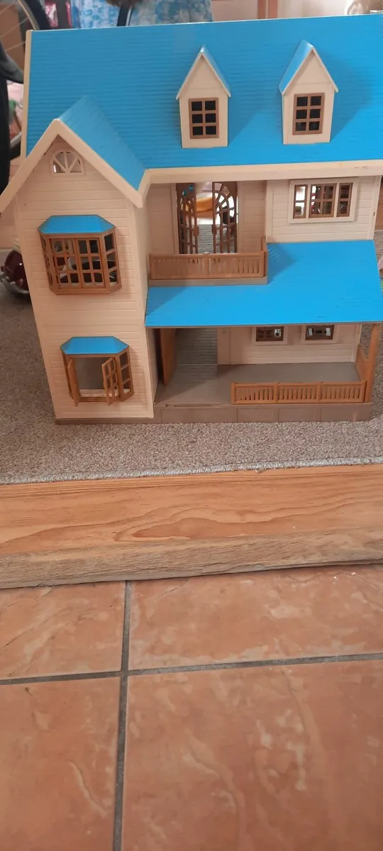 Sylvanian house , car and extras - Image 3