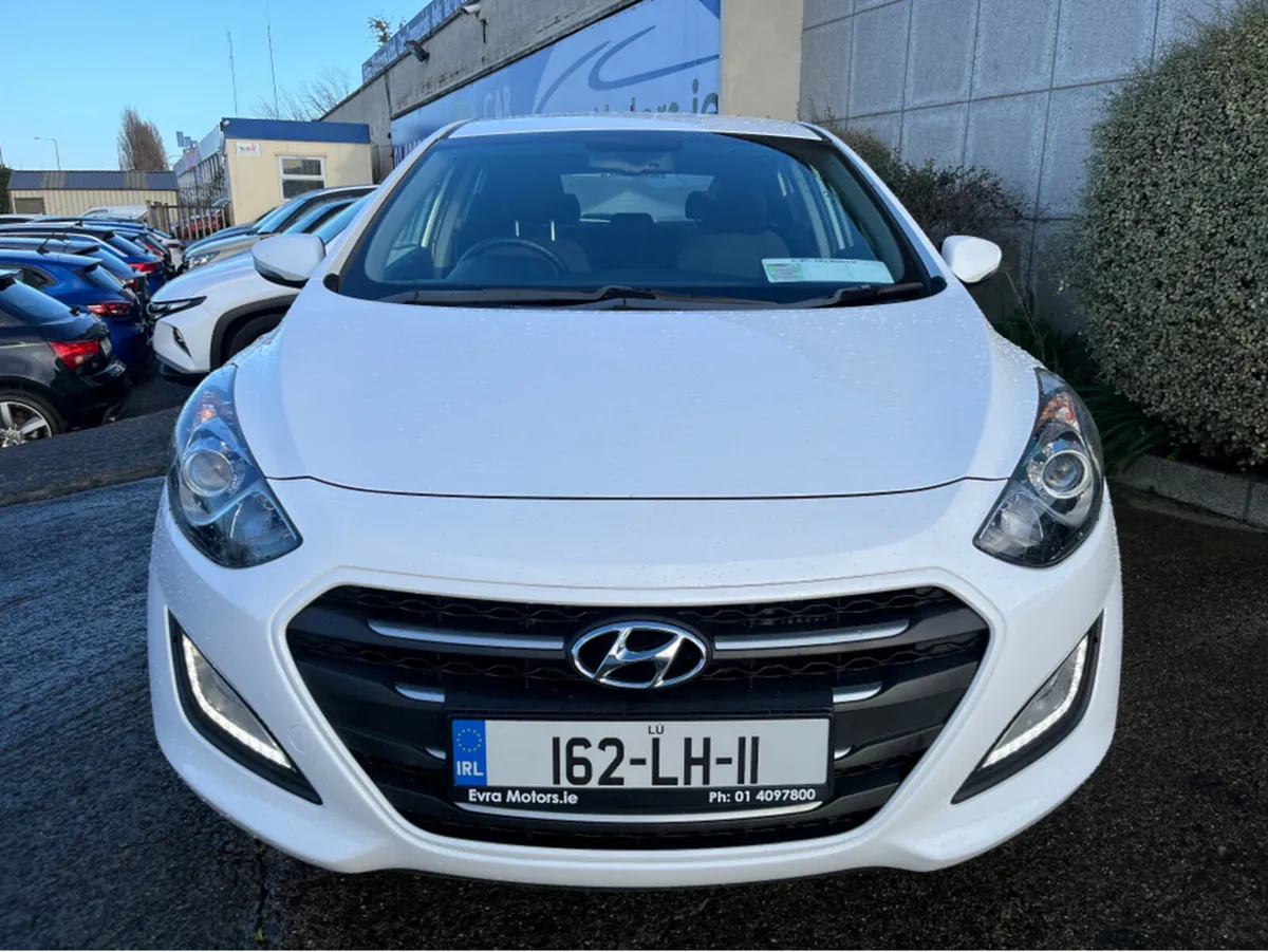 Hyundai i30 DELUXE 1.6 DIESEL - Image 2