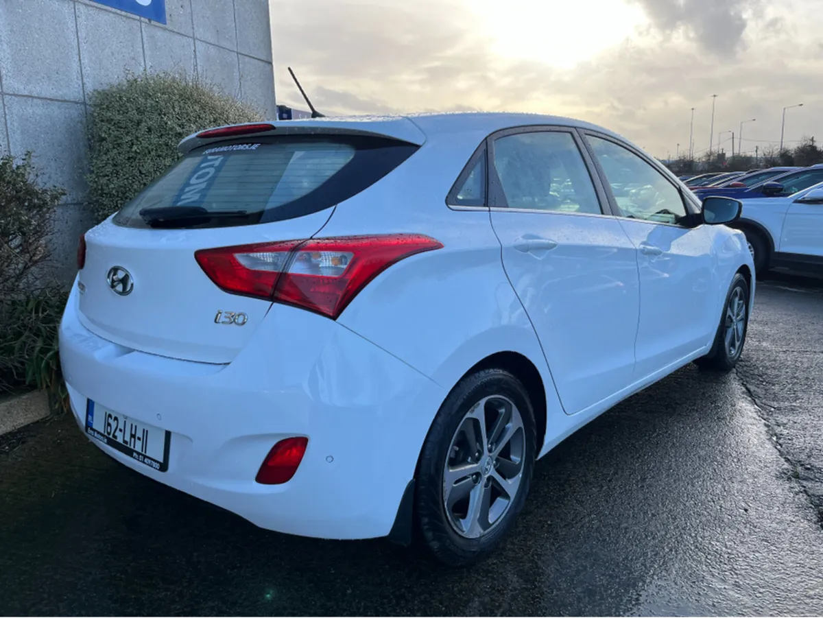 Hyundai i30 DELUXE 1.6 DIESEL - Image 4