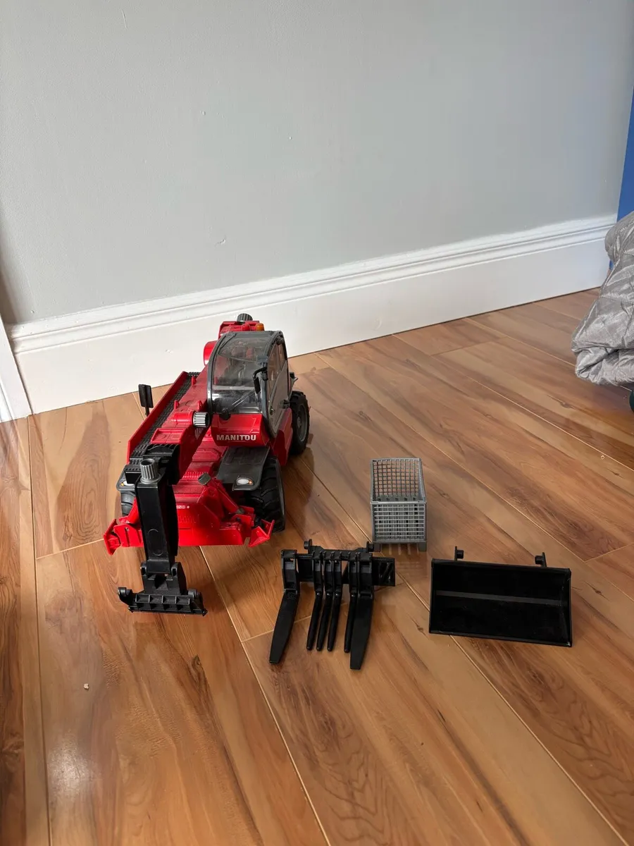 Manitdu telehandler - Image 2