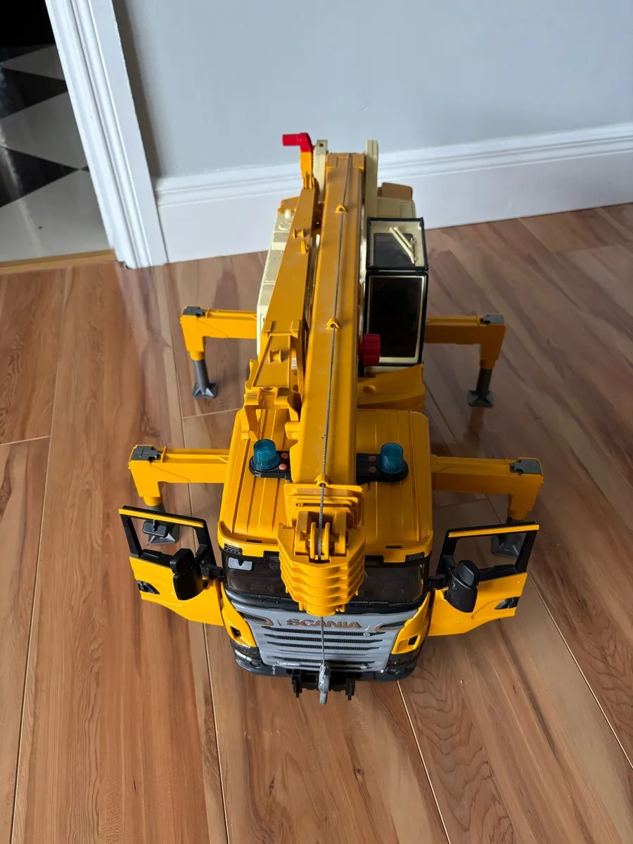 Liebherr scania truck - Image 4