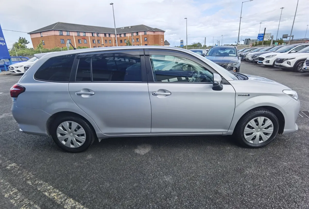 TOYOTA COROLLA FIELDER ESTATE 1.5 AUTOMATIC HEV - Image 4