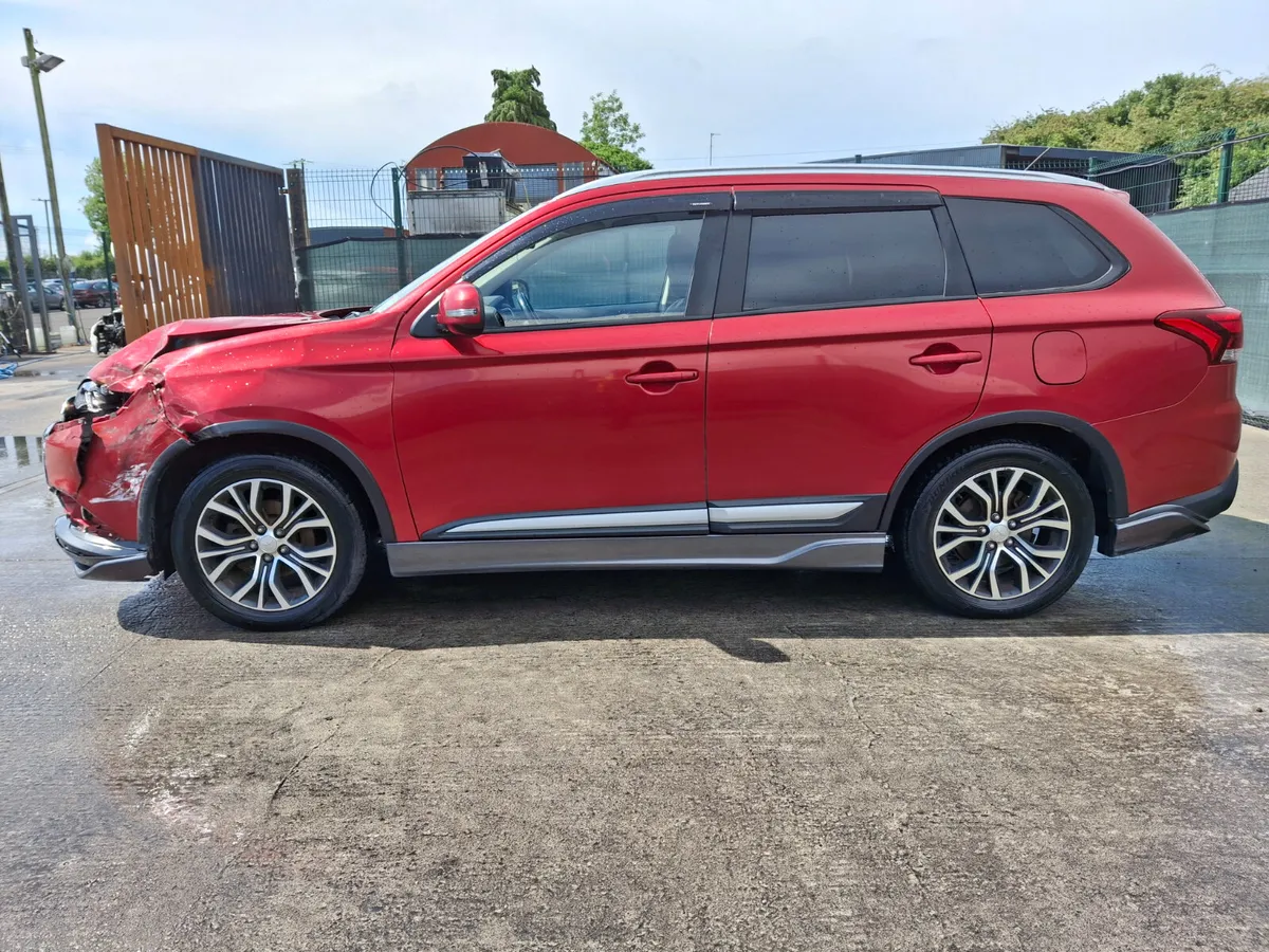 2016 Mitsubish Outlander Diesel 7 seater - Image 2