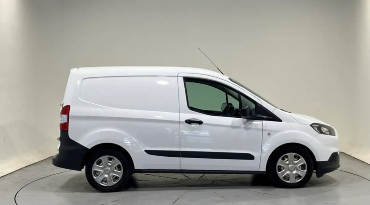 Ford Courier 1.5Td 2021 - Image 2