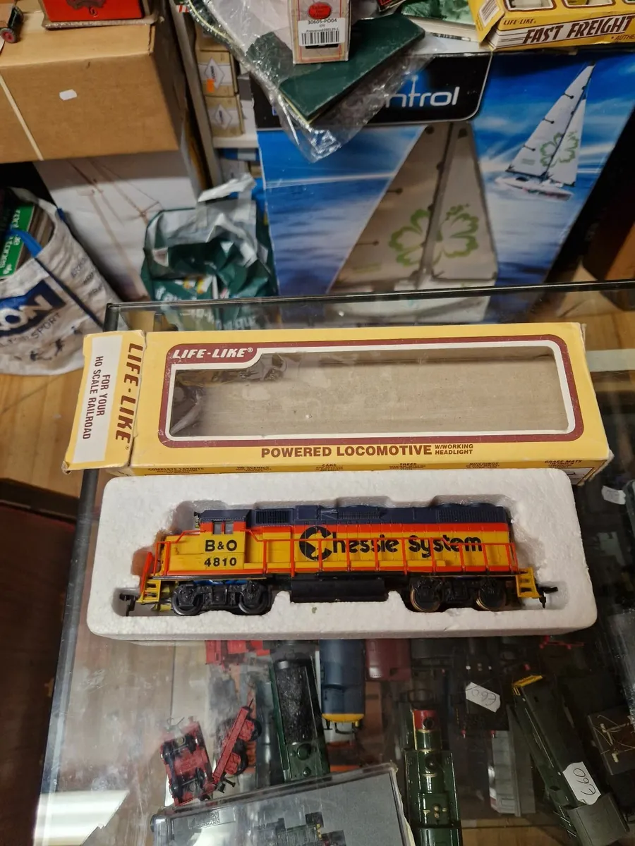 Hornby Lifelike American Diesel Engine - Image 1