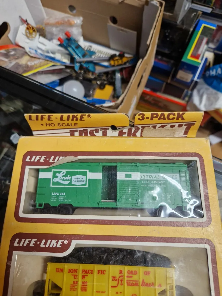 Hornby Lifelike American Wagon Set - Image 4