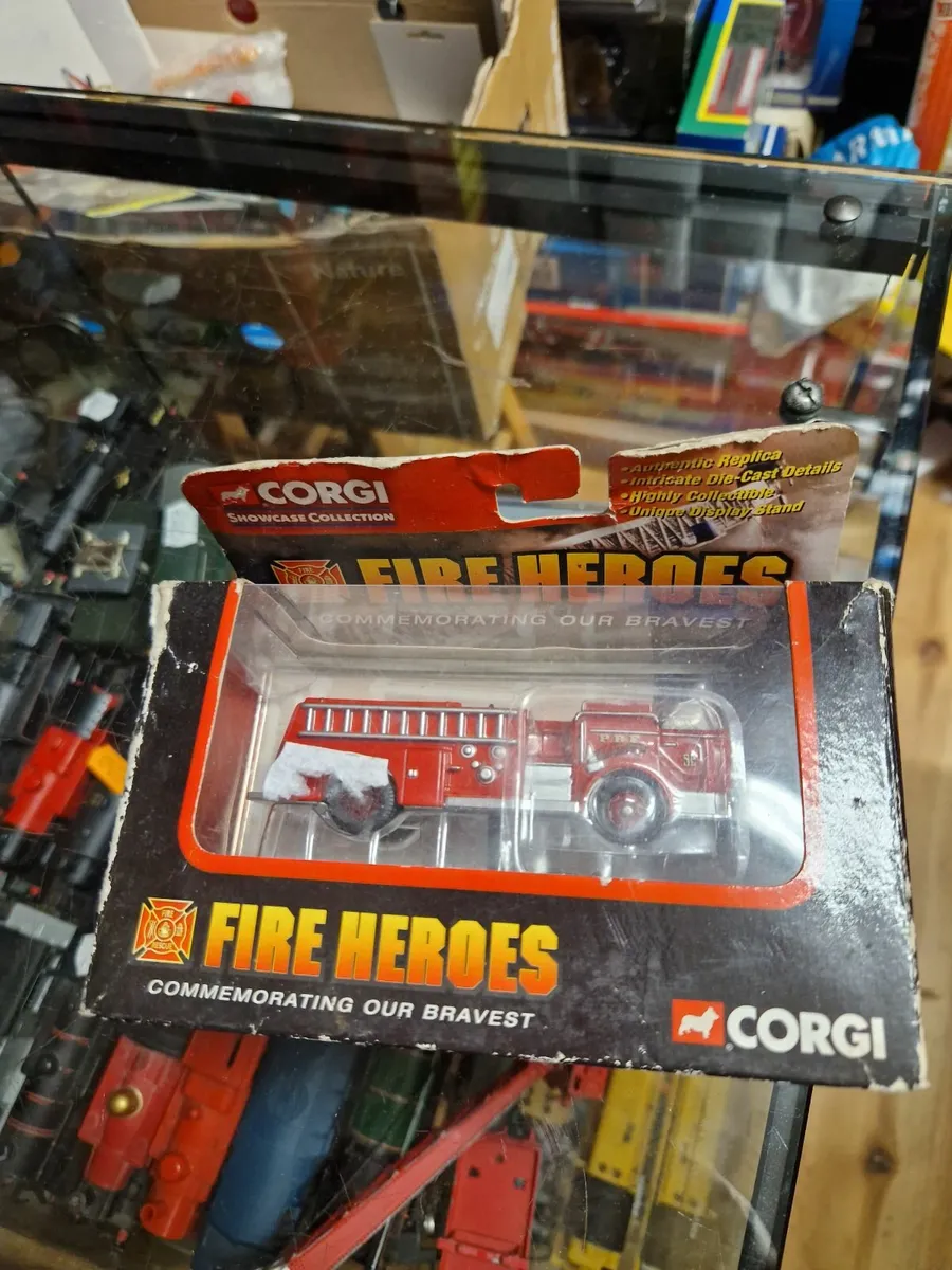 Corgi Fire Engine - Image 2