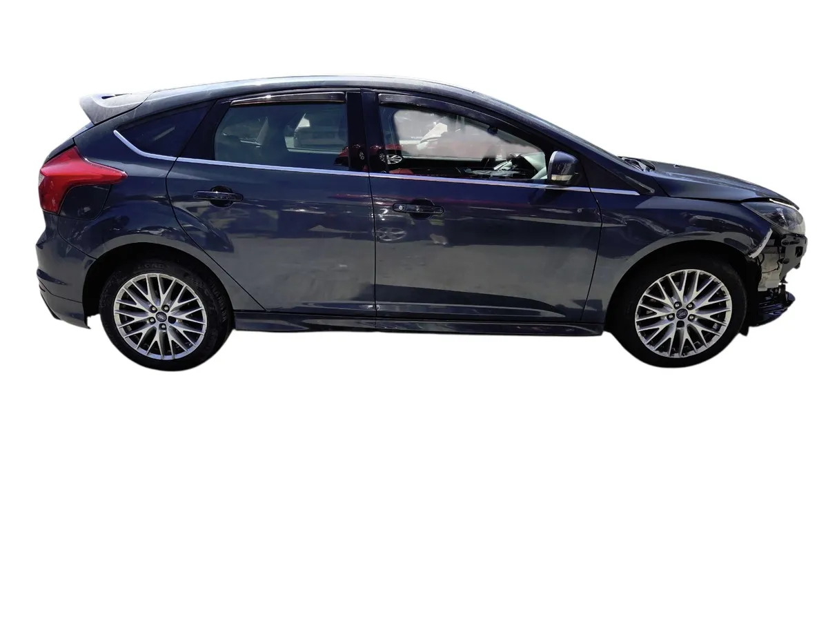 2013 FORD FOCUS For Breaking/Dismantling - Image 2