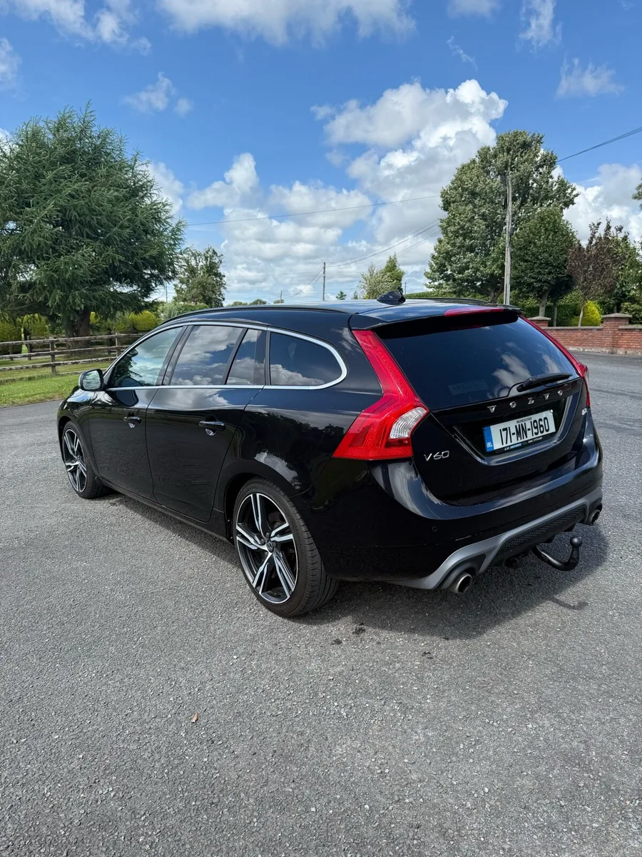 2017 Volvo v60 R-design - Image 2