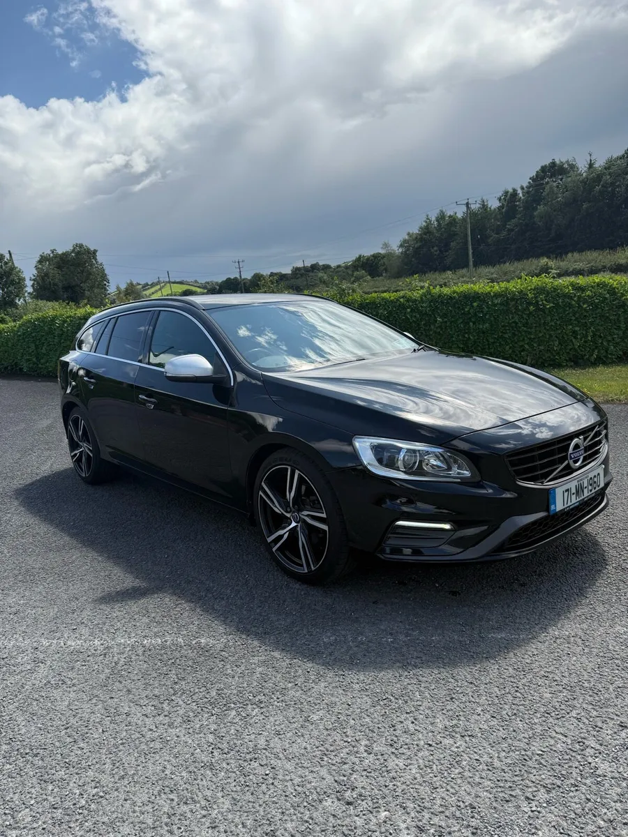 2017 Volvo v60 R-design - Image 4