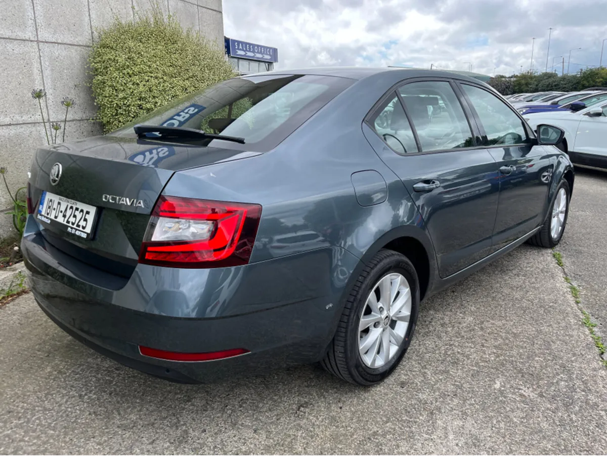 Skoda Octavia AMBITION 1.6 TDI DIESEL //REVERSE CA - Image 4