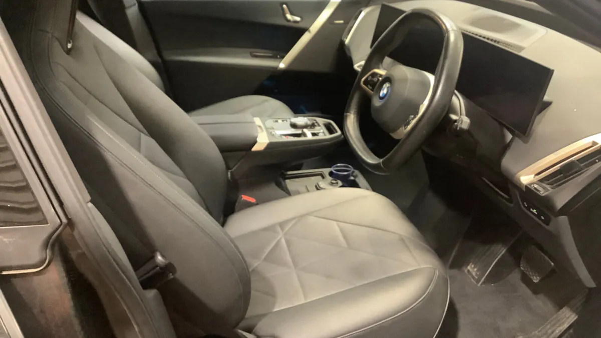 BMW IX XDRIVE40 M SPORT EDITION // SUNROOF // - Image 2