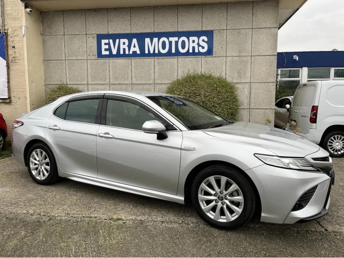 Toyota Camry AUTOMATIC HYBRID 2.5 PETROL //LOW MIL - Image 2