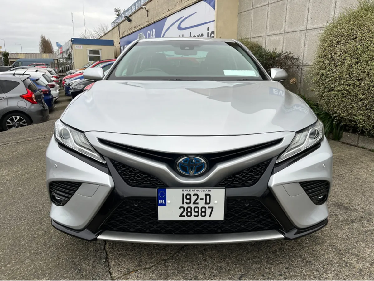 Toyota Camry AUTOMATIC HYBRID 2.5 PETROL //LOW MIL - Image 3