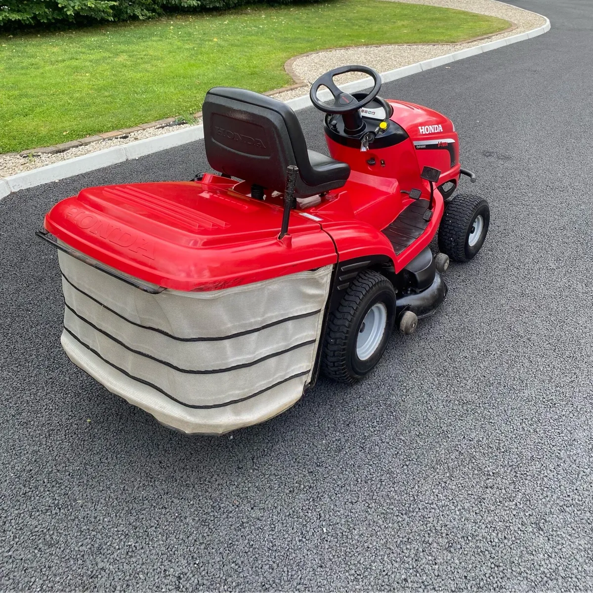 Honda 2417 ride on - Image 3