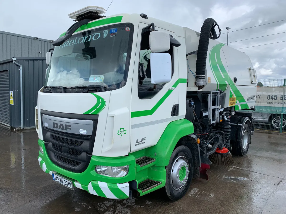 2014 DAF LF220 DUAL SWEEP REOAD SWEEPER FOR AUCTIO - Image 1