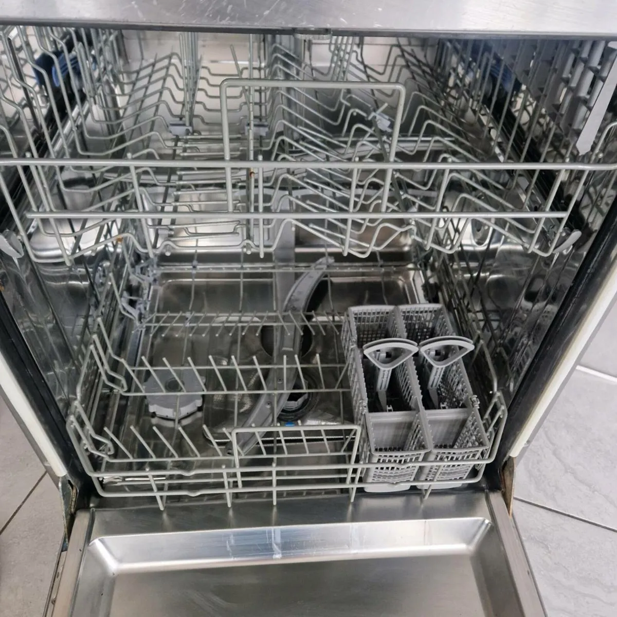 Dishwasher - Image 3