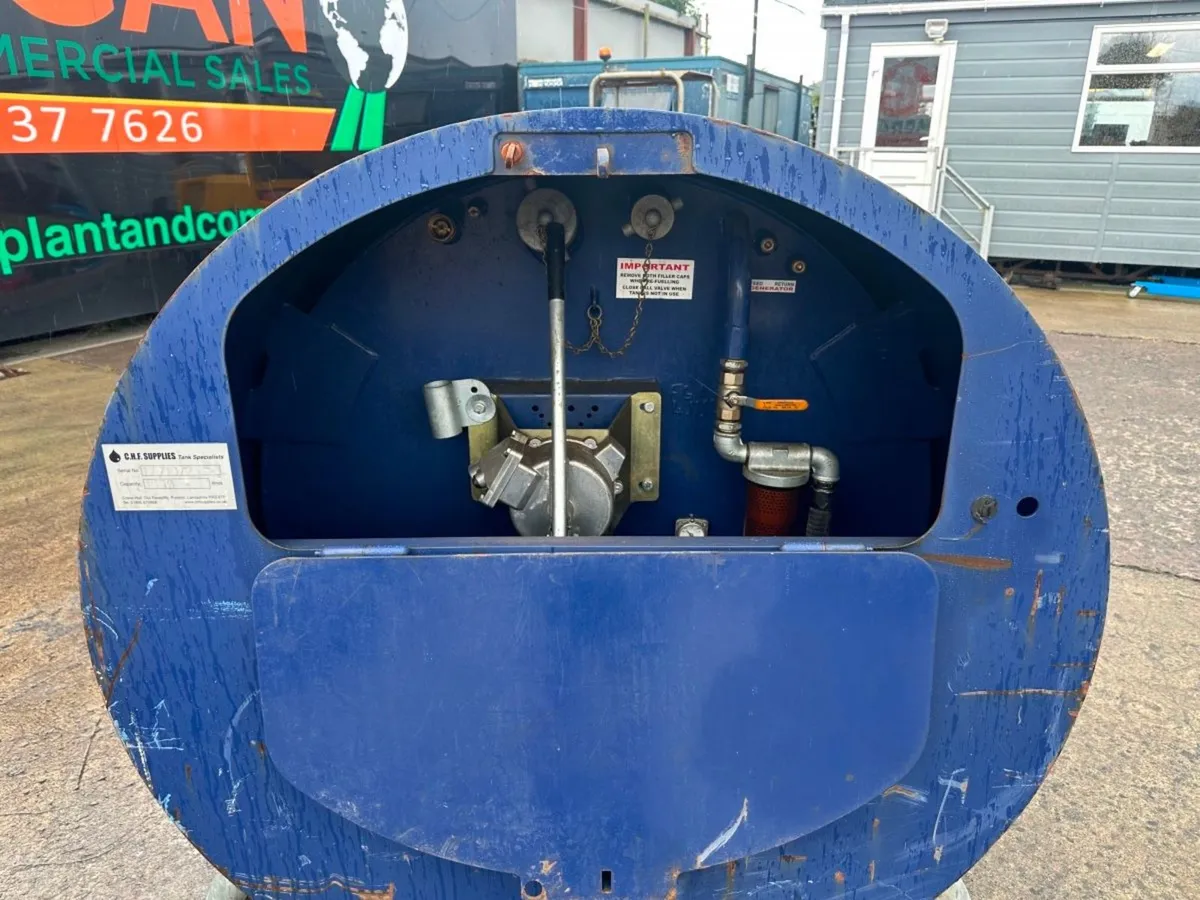 1000 LITRE FUEL PROOF FUEL BOWSER ....48W - Image 3