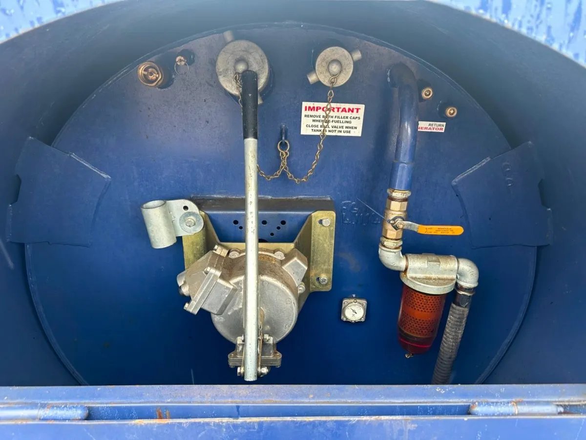 1000 LITRE FUEL PROOF FUEL BOWSER ....48W - Image 4