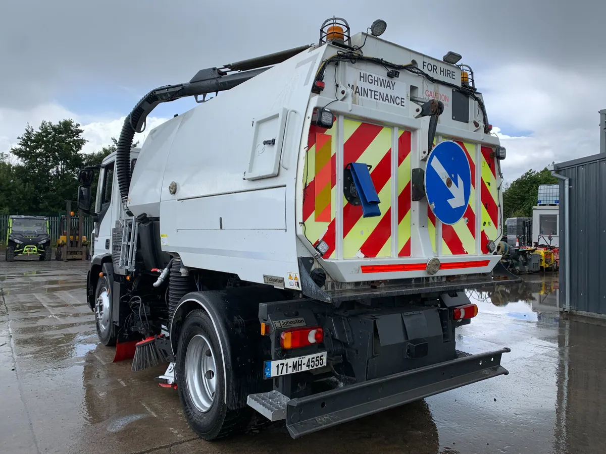 2017 IVECO 150-220 DUAL SWEEP ROAD SWEEPER FOR AUC - Image 3