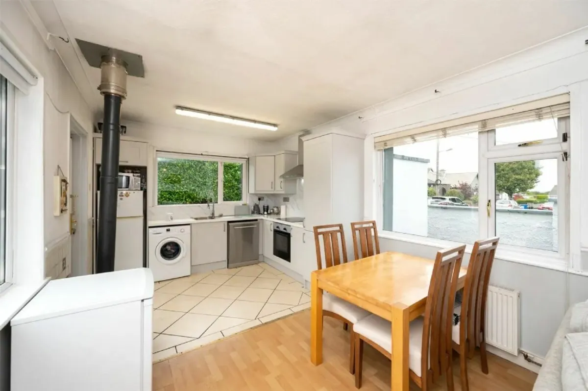 Fitted kitchen - Image 2