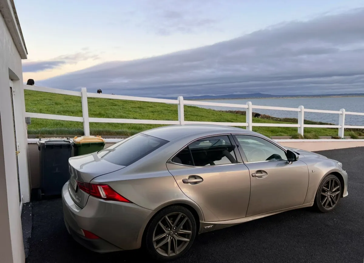 Lexus IS300h F sport - Image 2