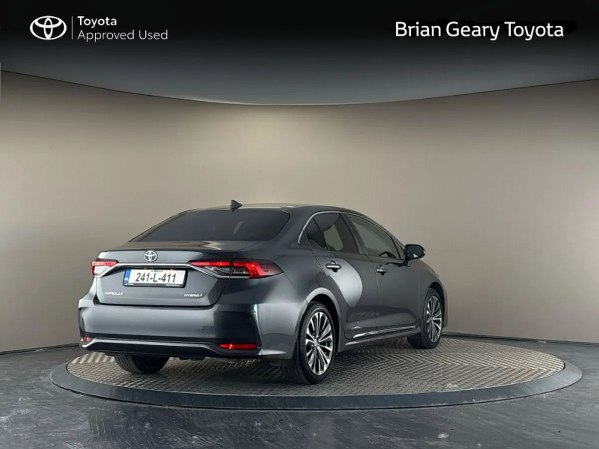 Toyota Corolla HYBRID LUNA SPORT SALOON - Image 2