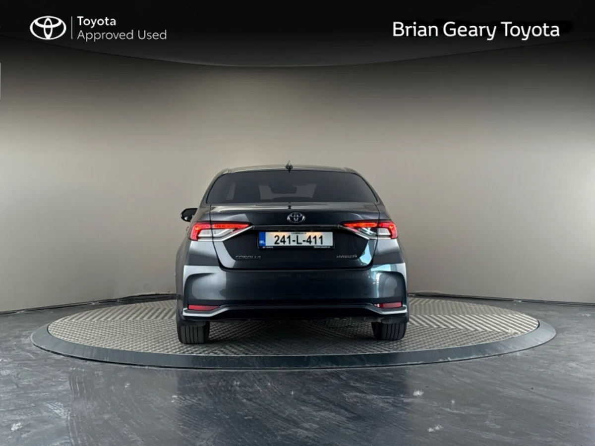 Toyota Corolla HYBRID LUNA SPORT SALOON - Image 4