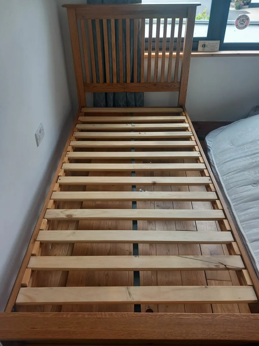 Single bed - Image 1