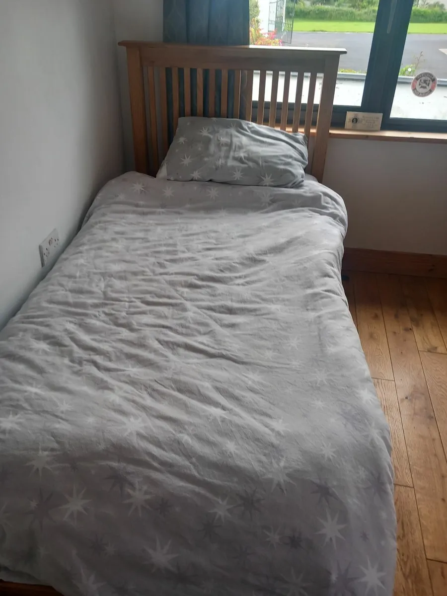 Single bed - Image 2
