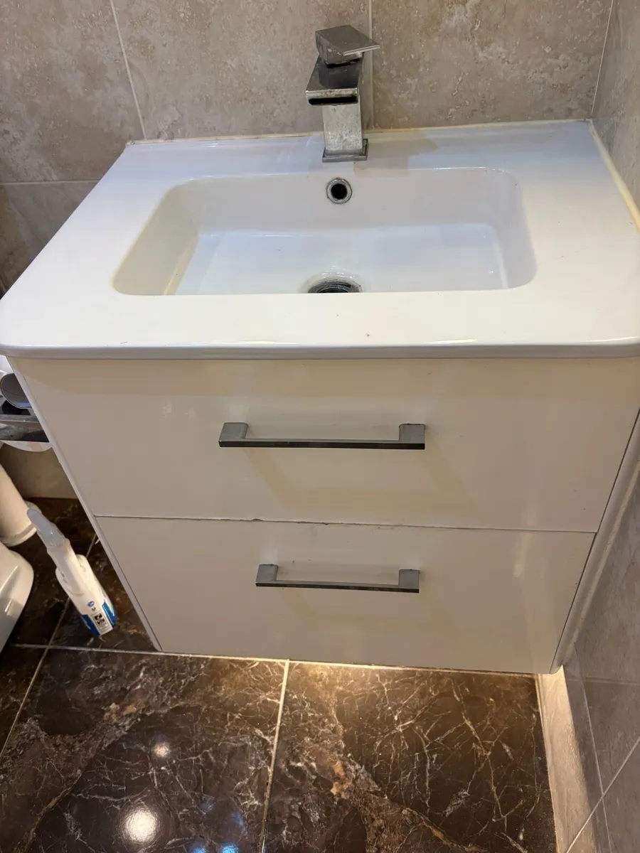 Bathroom cabinet with sink - Image 1