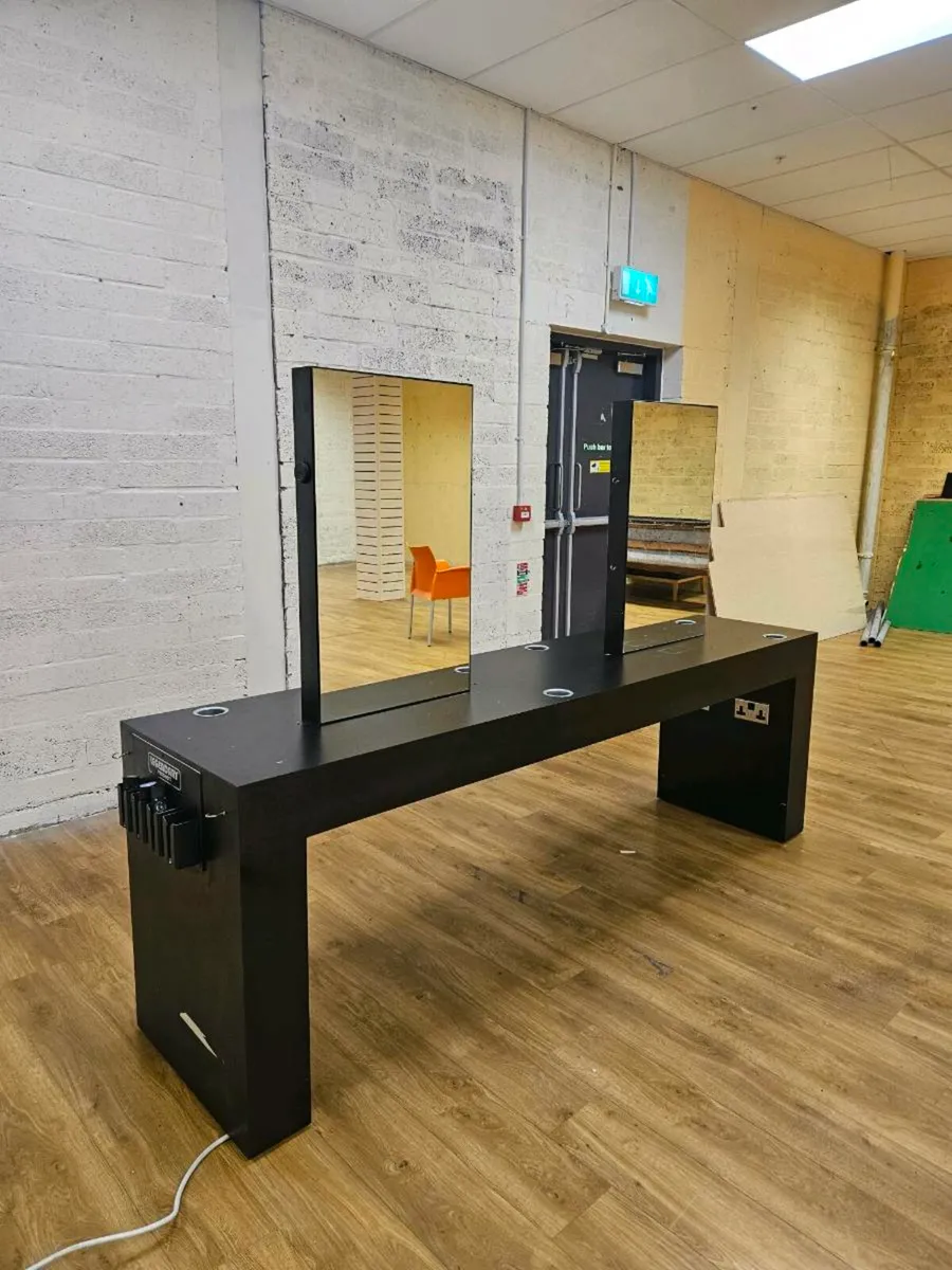 Styling Station Barber / Hairdressers Salon - Image 4