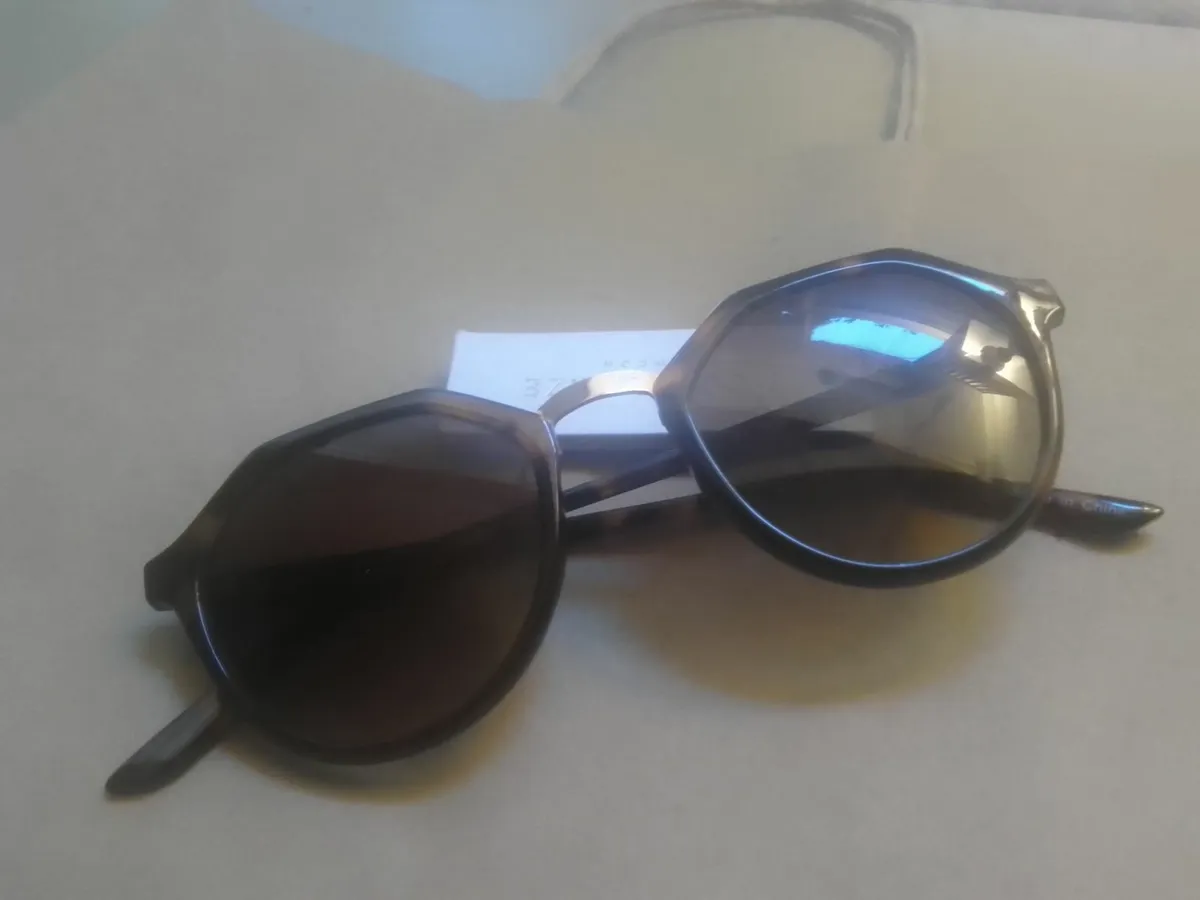 ACCESORIZE SUNGLASSES NEW UNWORN WITH TAG - Image 2