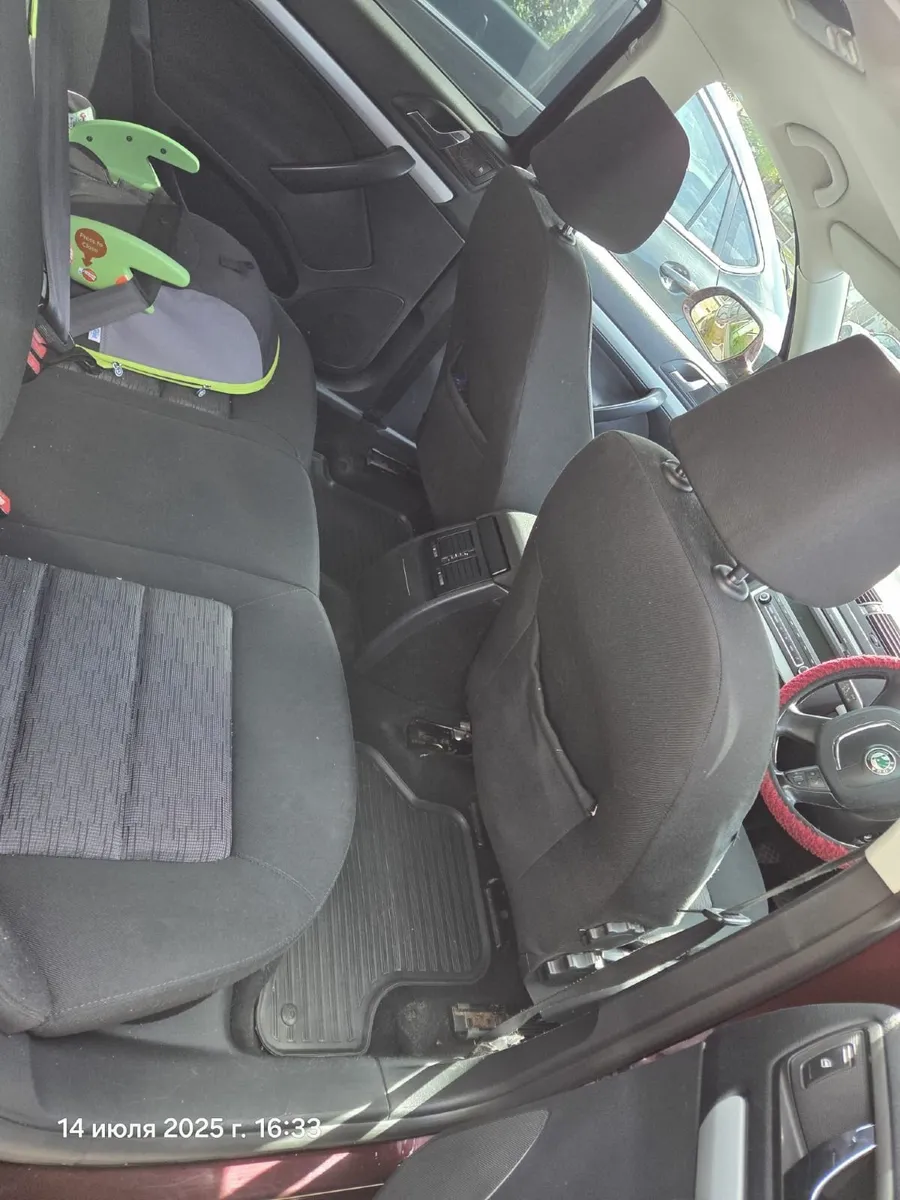 Skoda Octavia 2010 low mileage - Image 4