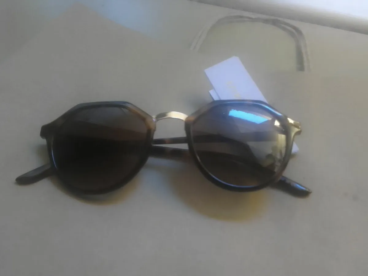 ACCESORIZE SUNGLASSES NEW UNWORN WITH TAG - Image 1