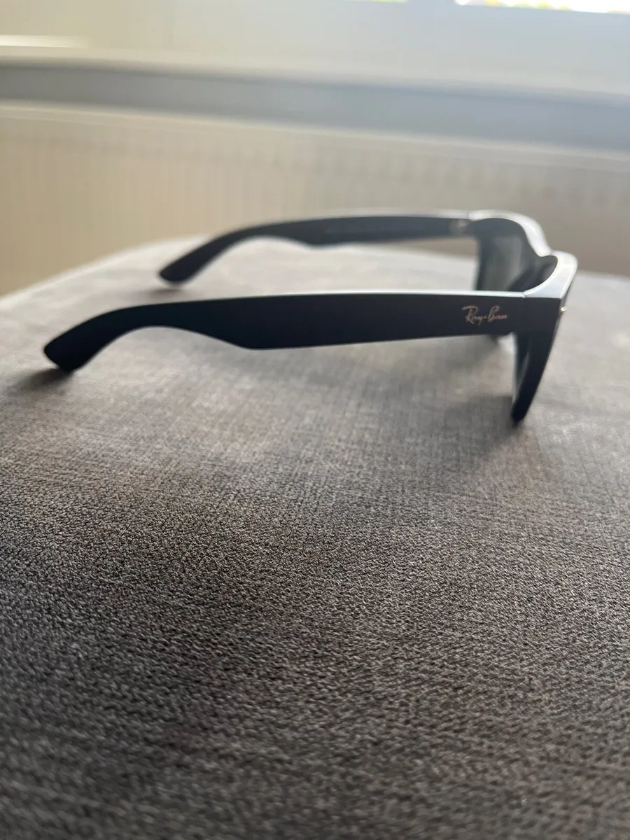 Ray-Ban New Wayfarer RB2132 901/58 - Image 2