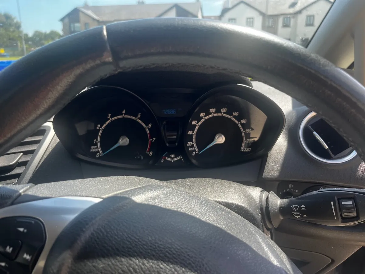Ford Fiesta 2013 - Image 2