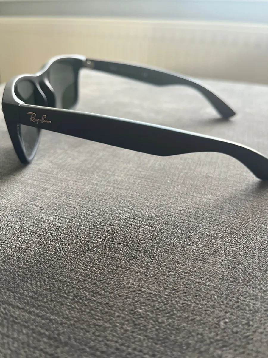 Ray-Ban New Wayfarer RB2132 901/58 - Image 4