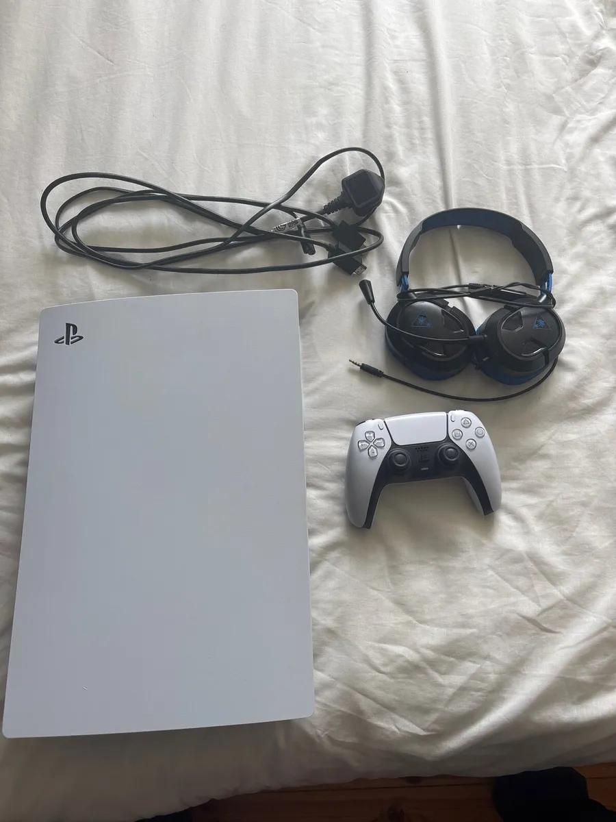 Ps5 , controller and turtle beach headset - Image 1