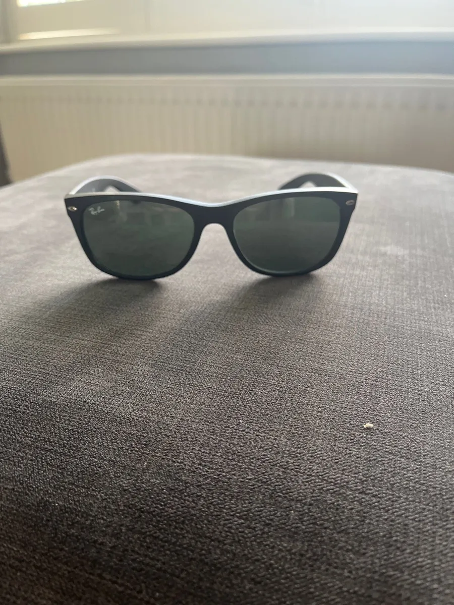 Ray-Ban New Wayfarer RB2132 901/58 - Image 1